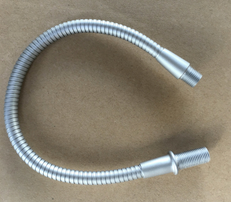 形成の金属の適用範囲が広いグースネックの管ハードウェア銅ランプの管は電流を通した